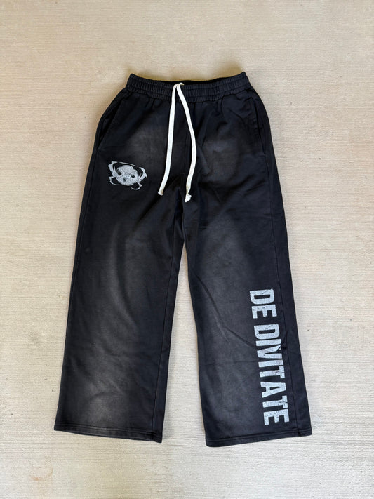 Black Washed De Divitate Sweats